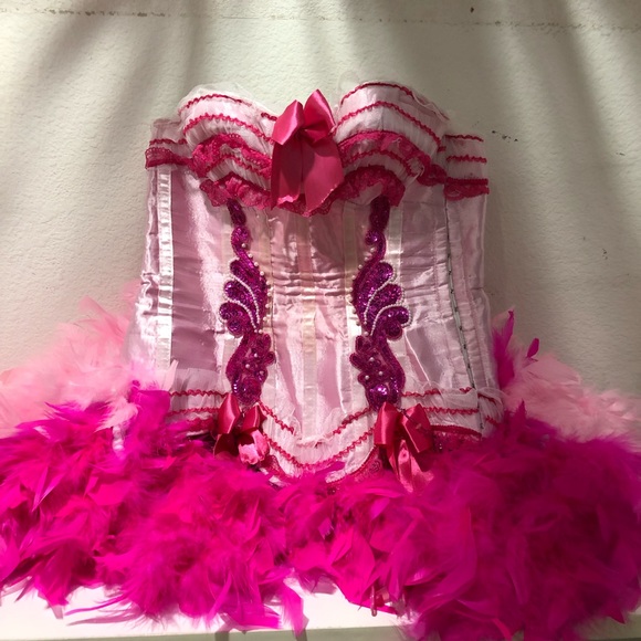 Custom corset with feathers - Picture 2 of 6